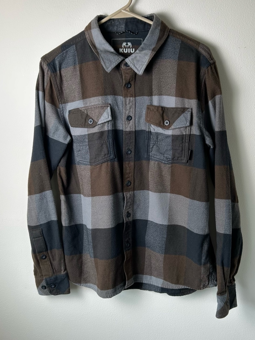 KUIU Flannel Shirt Mens Medium Plaid Button Up Long Sleeve Outdoors Hunting